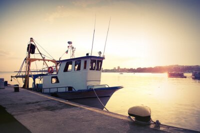 Fototapete Fischerboot im Hafen