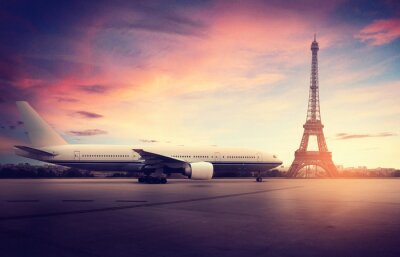 Flugzeug und Eiffelturm