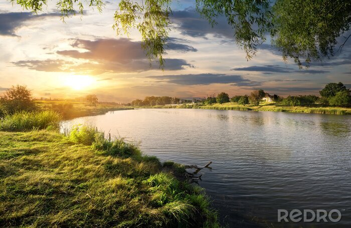 Fototapete Fluss bei Sonnenuntergang auf der Landschaft