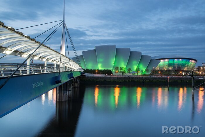 Fototapete Fluss und moderne Architektur