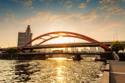 Fototapete Fluss und rote Brücke