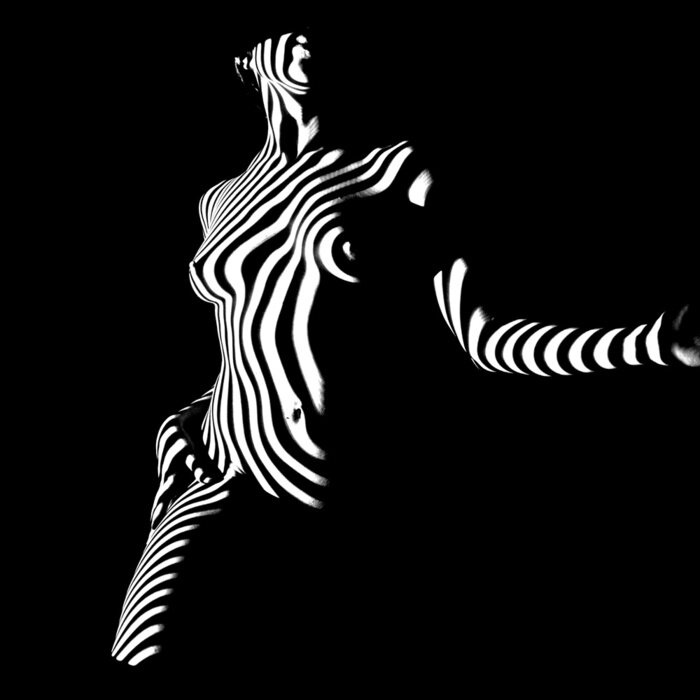 Fototapete Frau, die im Schatten steht