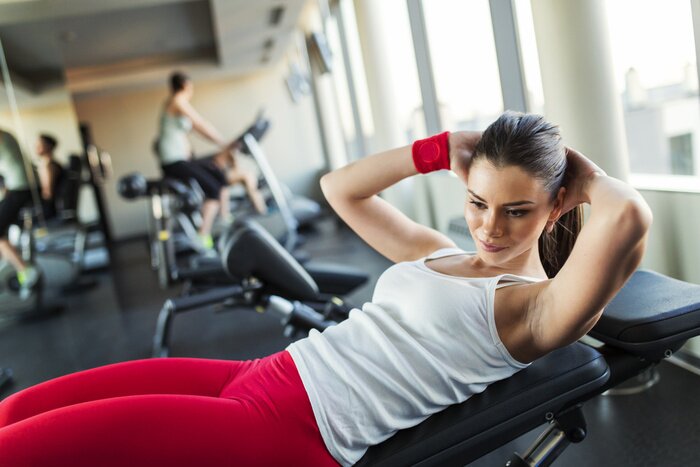 Fototapete Frau Fitness im Fitnesscenter