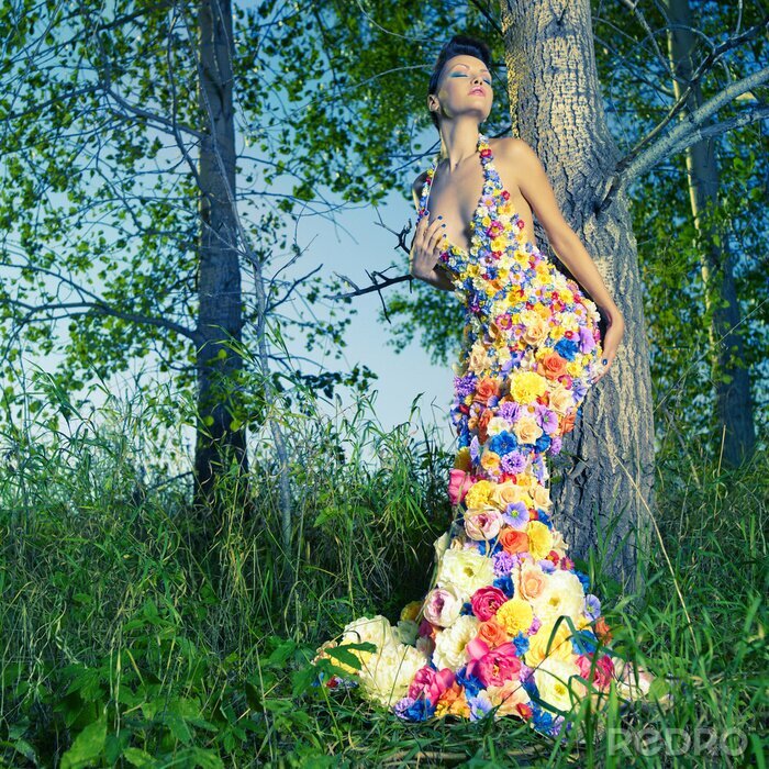 Fototapete Frau im Kleid mit Blumen