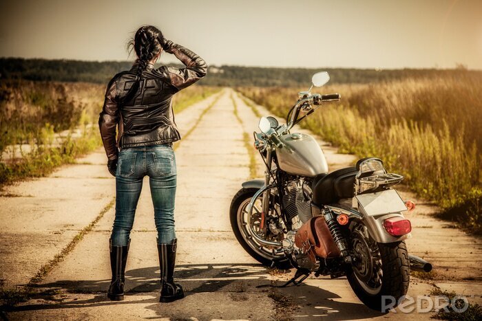 Fototapete Frau mit Motorrad