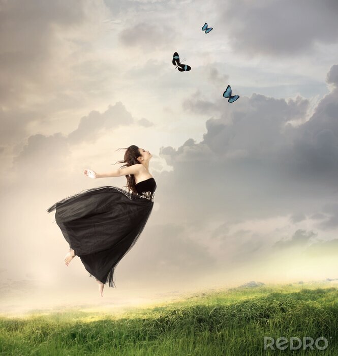 Fototapete Frau mit Schmetterlingen am Himmel