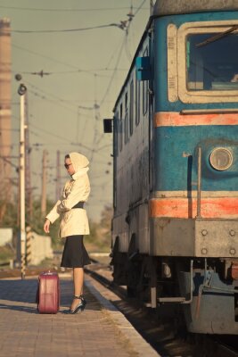 Fototapete Frau und Schienenfahrzeug