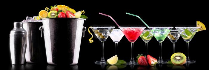 Fototapete Fruchtdrinks auf schwarzem Hintergrund