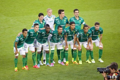 Fototapete Für Fotos posierende Fußballspieler