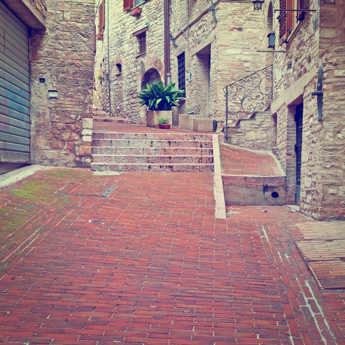 Fototapete Gasse aus roten Ziegeln