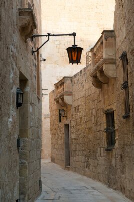 Fototapete Gasse mit Laterne auf Malta