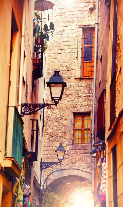 Fototapete Gasse mit Laternen in Barcelona