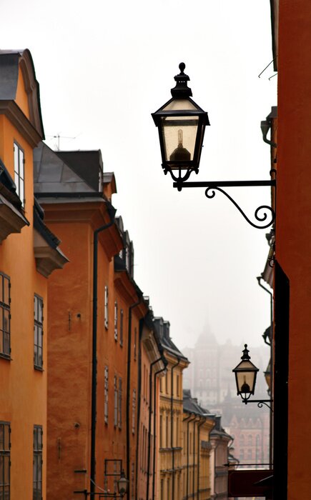 Fototapete Gasse mit Laternen in Stockholm