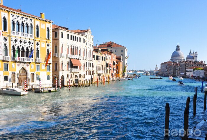 Fototapete Gebäude und Boote auf dem Venezianischen Kanal