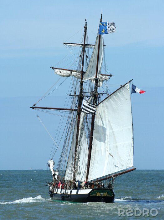 Fototapete Geflaggtes Segelboot auf Masten