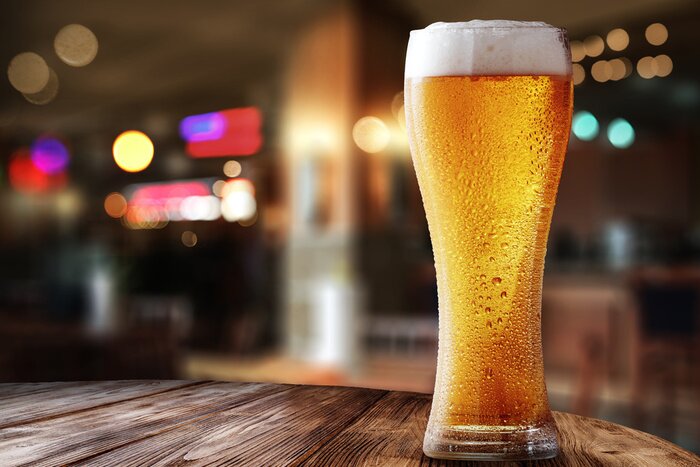 Fototapete Gekühltes Bier aus dem Fass