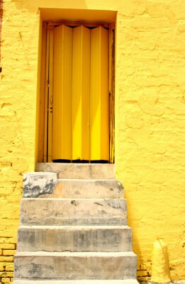 Fototapete Gelbe Haustür aus Metall