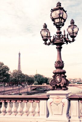 Fototapete Gemusterter Laterne auf Pariser Brücke