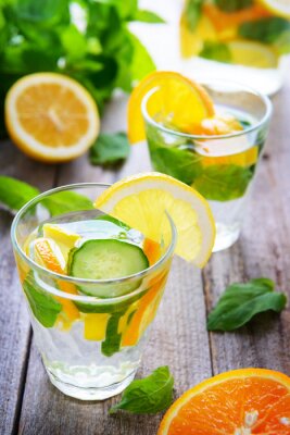 Fototapete Getränk aus Zitrone Gurke und Orange