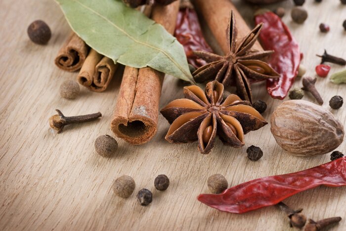 Fototapete Gewürze auf dem Tisch