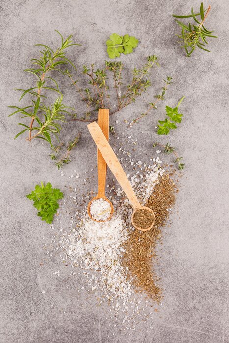 Fototapete Gewürze auf der grauen Arbeitsplatte