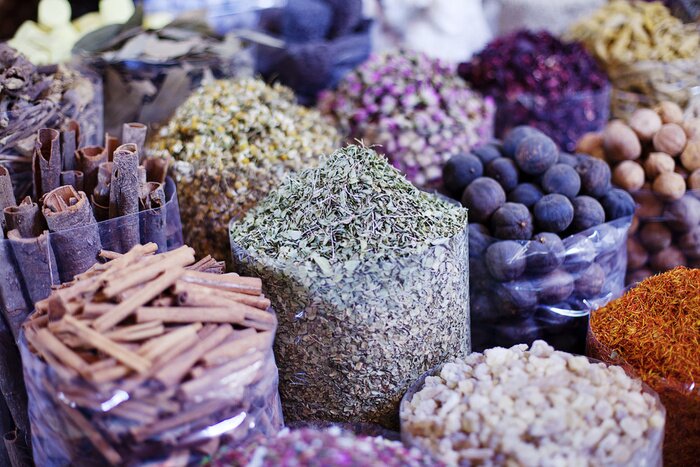 Fototapete Gewürze zum Kauf auf dem Markt