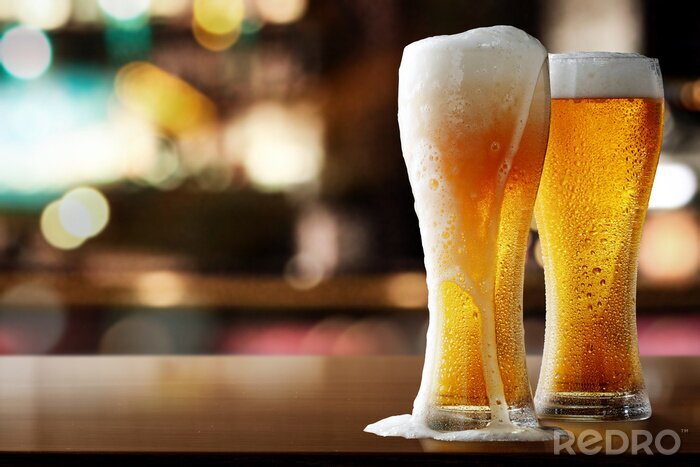 Fototapete Gläser mit Bier und weißem Schaum