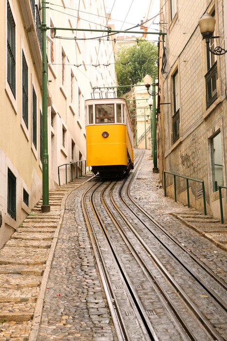 Fototapete Gleisfahrzeug am Hügel