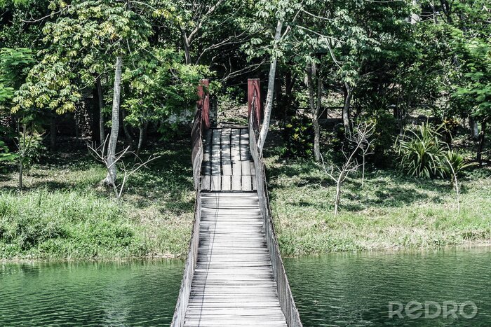 Fototapete Graue Brücke überm Fluss