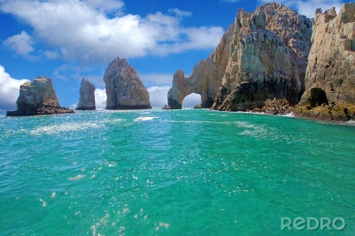 Fototapete Graue Felsen und türkisfarbenes Wasser