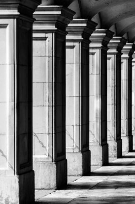 Fototapete Graue räumliche Säulen