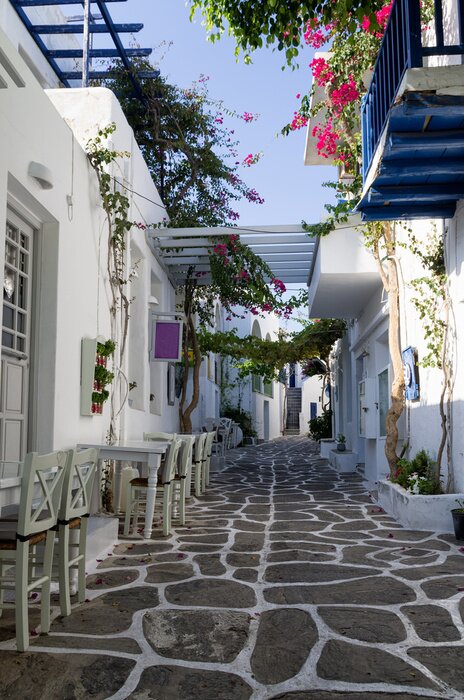 Fototapete Griechische Gasse mit blauen Akzenten
