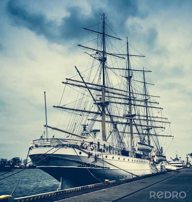 Fototapete Großes Segelschiff am Pier