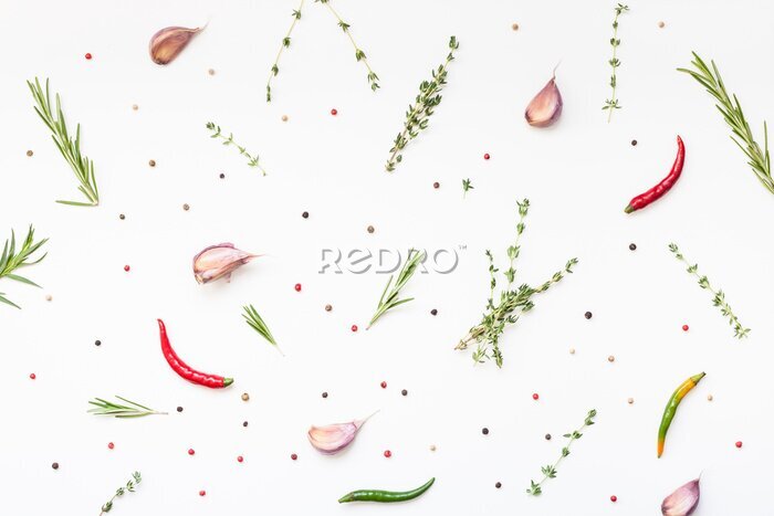Fototapete Grüne Kräuter, Paprika und Gewürze auf weißem Hintergrund