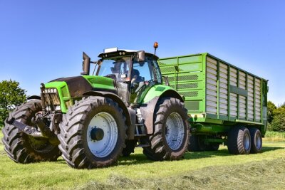 Fototapete Grüner Traktor mit Anhänger