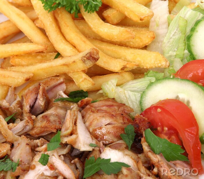 Fototapete Gyros mit Salat und Pommes frites
