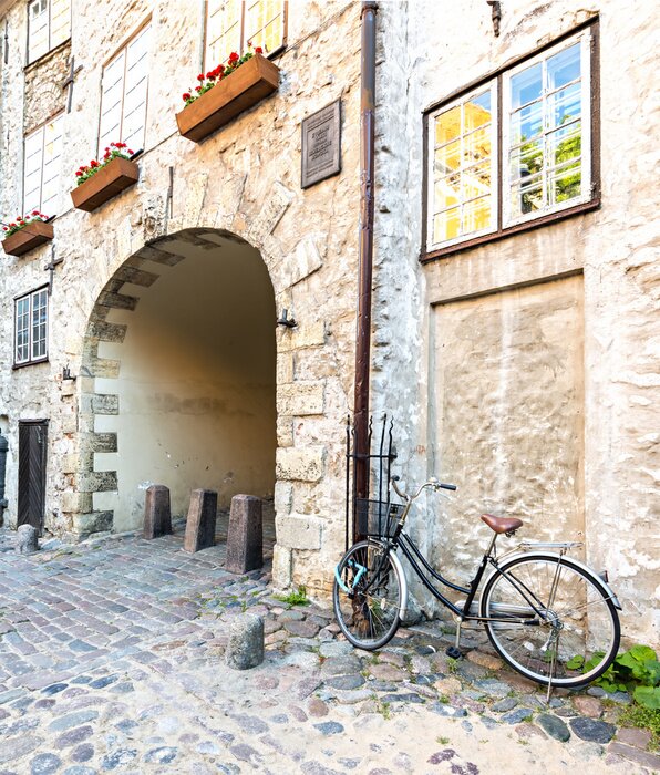 Fototapete Helle Gasse mit Fahrrad