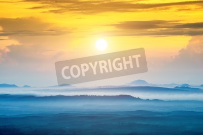 Fototapete Heller Himmel über Gebirgskette