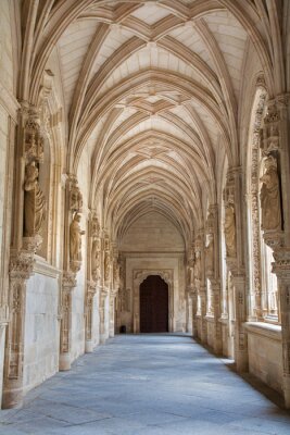 Fototapete Heller Säulengang im gotischen Stil