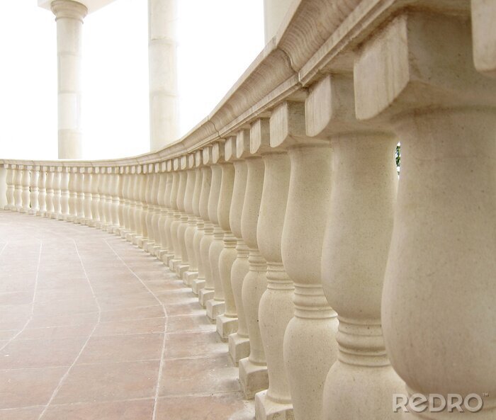 Fototapete Helles Geländer am Balkon