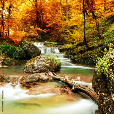 Fototapete Herbstlandschaft mit Wasserfall