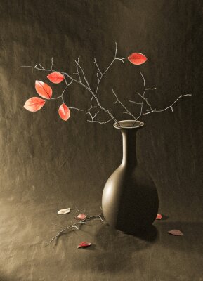 Herbstliche Zweige in einer Vase