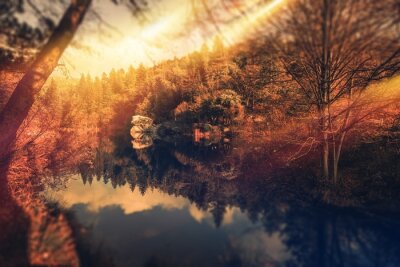 Herbstlicher Blick auf Fluss