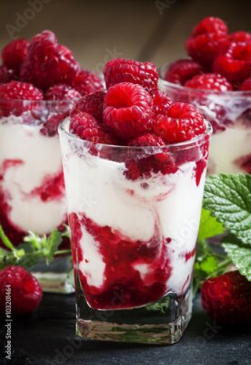 Fototapete Himbeer-Sahne-Dessert