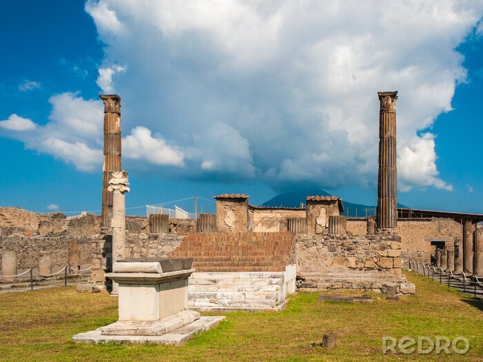 Fototapete Historische Säulen inmitten von Ruinen