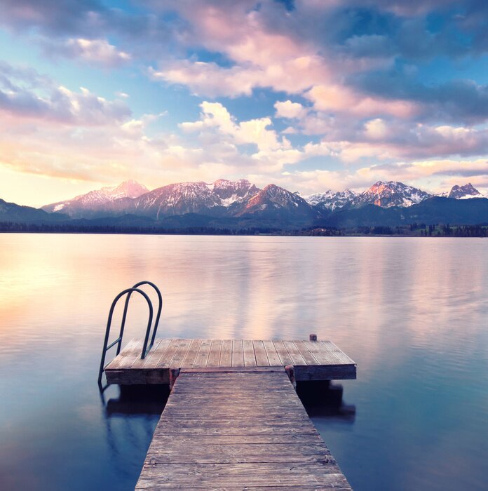 Fototapete Hölzerner Steg in Hochgebirgen