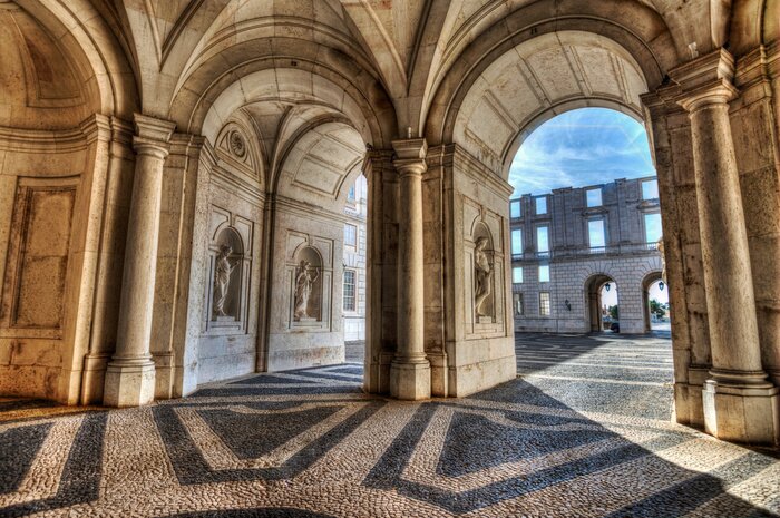 Fototapete Hof mit Säulen und Skulpturen