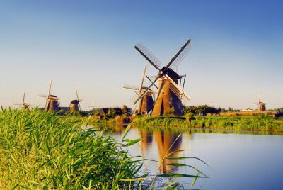 Holländische Landschaft mit Windmühlen