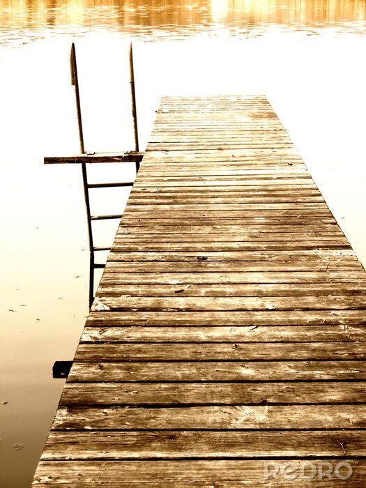 Fototapete Holzbrücke im Wasser