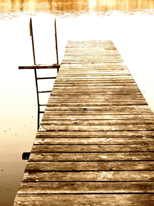 Fototapete Holzbrücke im Wasser